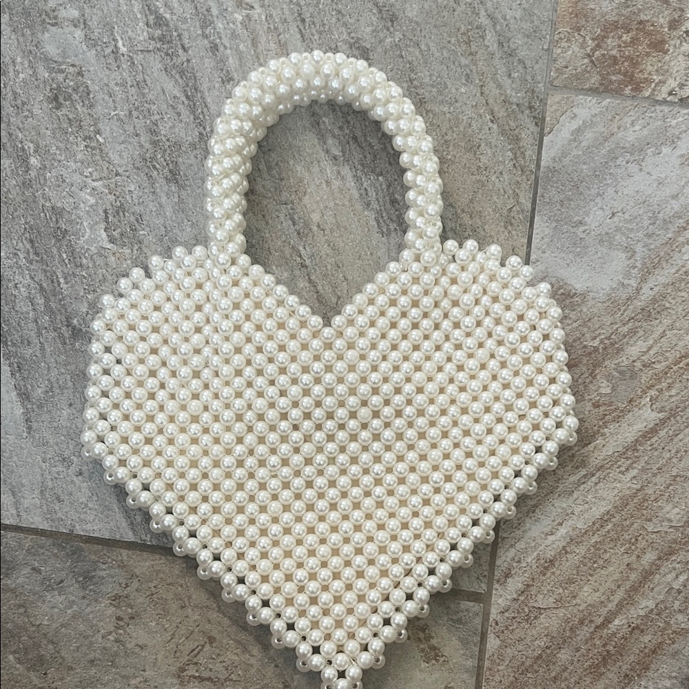 Elegant Pearl Heart-Shaped Handbag